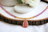 Collar Acero Piedra Natural Virgen Milagrosa Malva